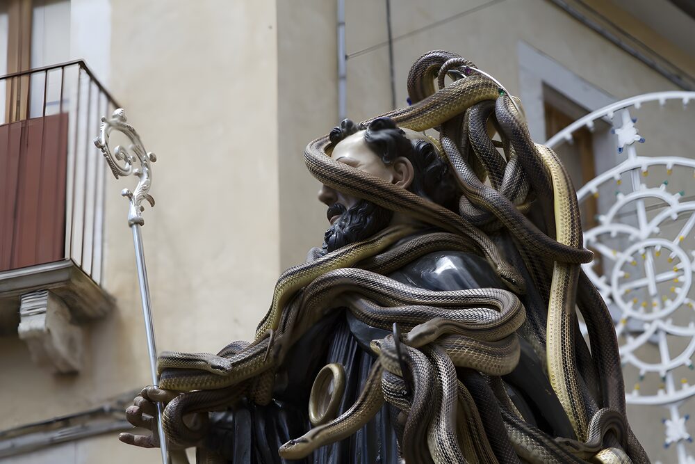 immagine raffigurante San Domenico durante la festa dei serpari a Cocullo